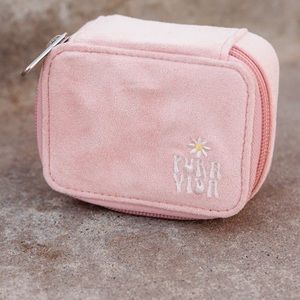 Pura Vida mini bubblegum pink jewelry case 🌸